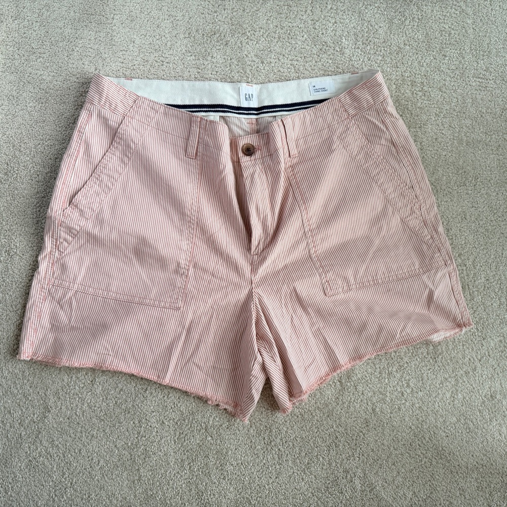 GAP Girlfriend Chino Shorts Sz 14 pink pinstriped 5” inseam 97%cotton 3% Spandex
